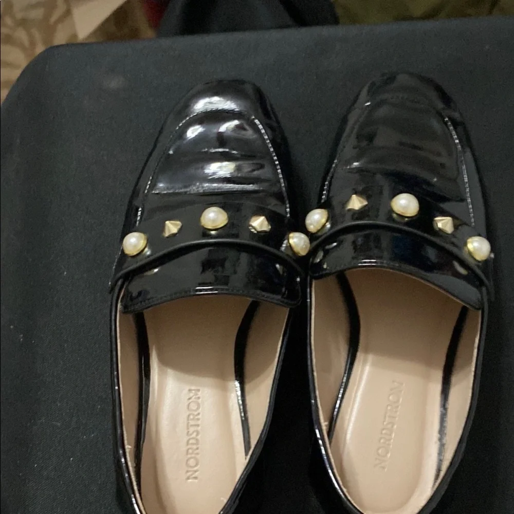 Nordstrom Black Patent Loafers with‎ Pearl Accents Girls  size 2